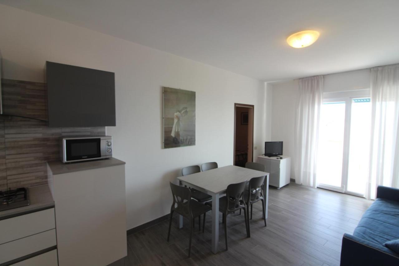 Appartamenti Puerto Do Sol Lignano Sabbiadoro Luaran gambar